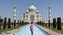 Day Tour To Taj Mahal For Solo Female Traveler with 100% Safety