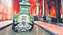 Private Guided Basilica Cistern and Topkapi Palace with Skip Line