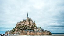 CDG Transfers with Mont Saint Michel VIP Tour & Louvre Photoshoot
