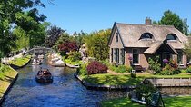Giethoorn Day Tour from Amsterdam with Small Boat Ride