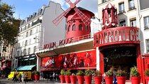 Explore Bohemian Montmartre: Private Half-Day Walking Tour