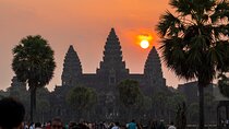 Siem Reap: Angkor Wat Sunrise & Explore Angkor Temples With Guide