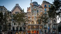 Barcelona: Gaudí, Tapa, Drink & Hidden Architectural Gems