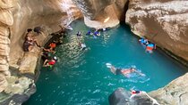 Discover Wadi Shab by a Professional Omani Guide (private)- 8h