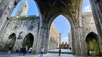 Rock of Cashel Cahir Castle Private Day Tour from Dublin w/picnic