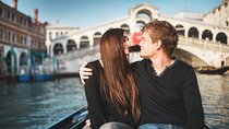Private Photoshoot on Personal Gondola in Venice