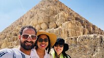 Guided day tour to Giza pyramids 