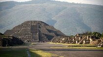 Teotihuacán Pyramids and Basilica shared tour from CDMX