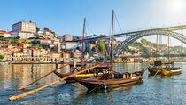 From Porto: Transfer to Lisbon with up to 3 City Stops