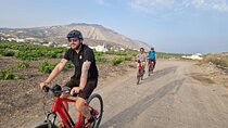 Santorini: E-bike tour experience