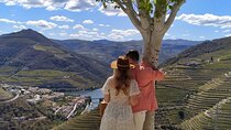 Porto: Private Douro Valley All Inclusive: Tastings, Lunch & Boat