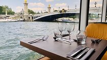 Paris Seine River dinner cruise from Alexandre III bridge
