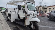 Lisbon sightseeing tour by eco tuk-tuk 