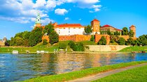 Fast Track Wawel Castle and Old Town Tour with Transfers