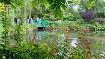 Private Giverny Versailles Trianon Trip from Paris with Lunch