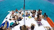 Catamaran Tour to Isla Mujeres from Cancún with Bar and Lunch