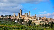 Siena–Pisa Scenic Transfer with San Gimignano Visit & Wine Lunch
