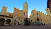 Transfer Siena - Pisa with stop in San Gimignano & Lunch