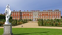 Hampton Court Palace Private Tour with Skip the Line Entry