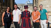 Tower of London Guided Tour with Beefeater Meet & Crown Jewels