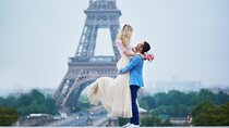 Private Romantic Photoshoot in Paris with Bouquet of Flowers