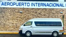 Easy travel from Liberia airport to Tamarindo in a private van