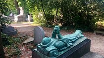 2.5 Hour Walking Tour of Père Lachaise Cemetery from Paris