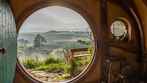 Hobbiton Movie Set and Hamilton Gardens Small Group-from Auckland