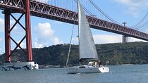 Morning Sailing Tour in Tagus River from Lisbon