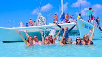 Saona Catamaran Cruise with Lunch and Natural Swimming Pool