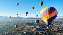Balloon flight with breakfast in Cueva or Pyramids tour from CDMX