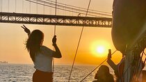 Lisbon Small Group 2h Sunset Sailing- Live Commentary & a Drink 