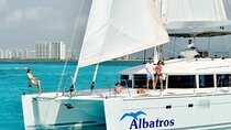 Luxury Catamaran Tour to Isla Mujeres with Transportation 