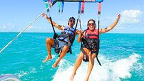 Parasailing in Key West at Smathers Beach