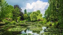 Private day trip from Paris to Giverny with a local driver