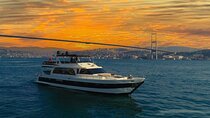 Bosphorus Sunset Cruise on Luxury Yacht with Transfers