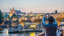 Prague: Sightseeing Boat Cruise with Buffet Dinner