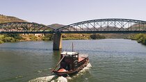 Douro Valley: 1h Rabelo Boat Tour with Audio Guide Included