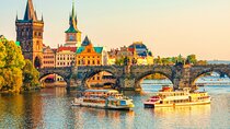 Vltava River Cruise and Private Tour of Prague' Old Town 