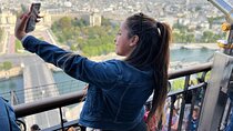 Eiffel Tower tour with host