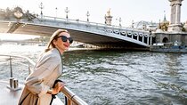 Paris Insider's Small Group Tour with Seine Sightseeing Cruise
