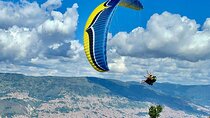 Tour Paragliding in Medellín.