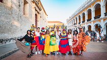 Walking Tour of Cartagena Photos, Snacks and Local Drink Included