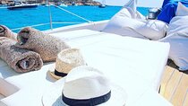 Ibiza: Private Sailboat with Tapas, Open Bar & Music