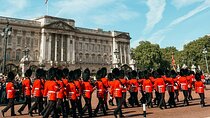 London: Changing of the Guard Experience and Landmarks Tour Guide