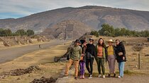 Pyramids of Teotihuacan and restaurant la Gruta (Original)