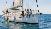Barcelona: 1 hour sailing experience with drinks and snacks