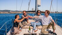 Barcelona: Shared sailing cruises with open bar and snacks