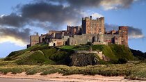 Edinburgh: Bamburgh, Northumberland & Alnwick Winter Adventure