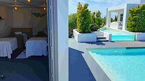 Akrotiri: Couples Departure Day Treat w Massage & Day Pool Access